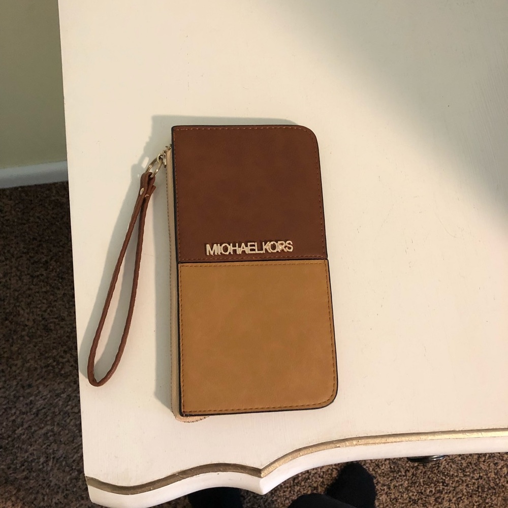 Michael Kors wristlet